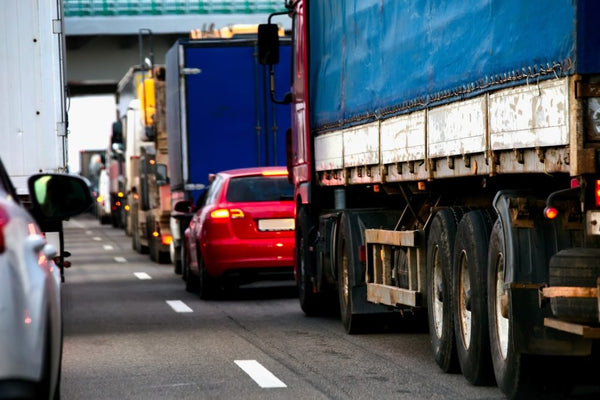 A Guide for Truck Drivers Driving in Rush Hour Traffic