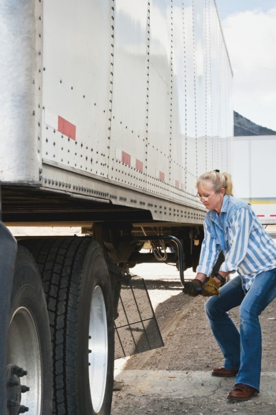 The Growing Trend of Women in Trucking Brings with It a Number of Advantages